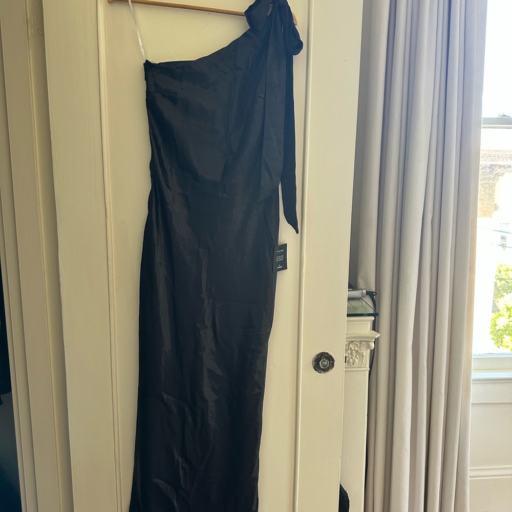 Elegant Black One-Shoulder Dress